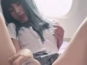 超級正妹阿朱在飛機上掰開美穴自慰